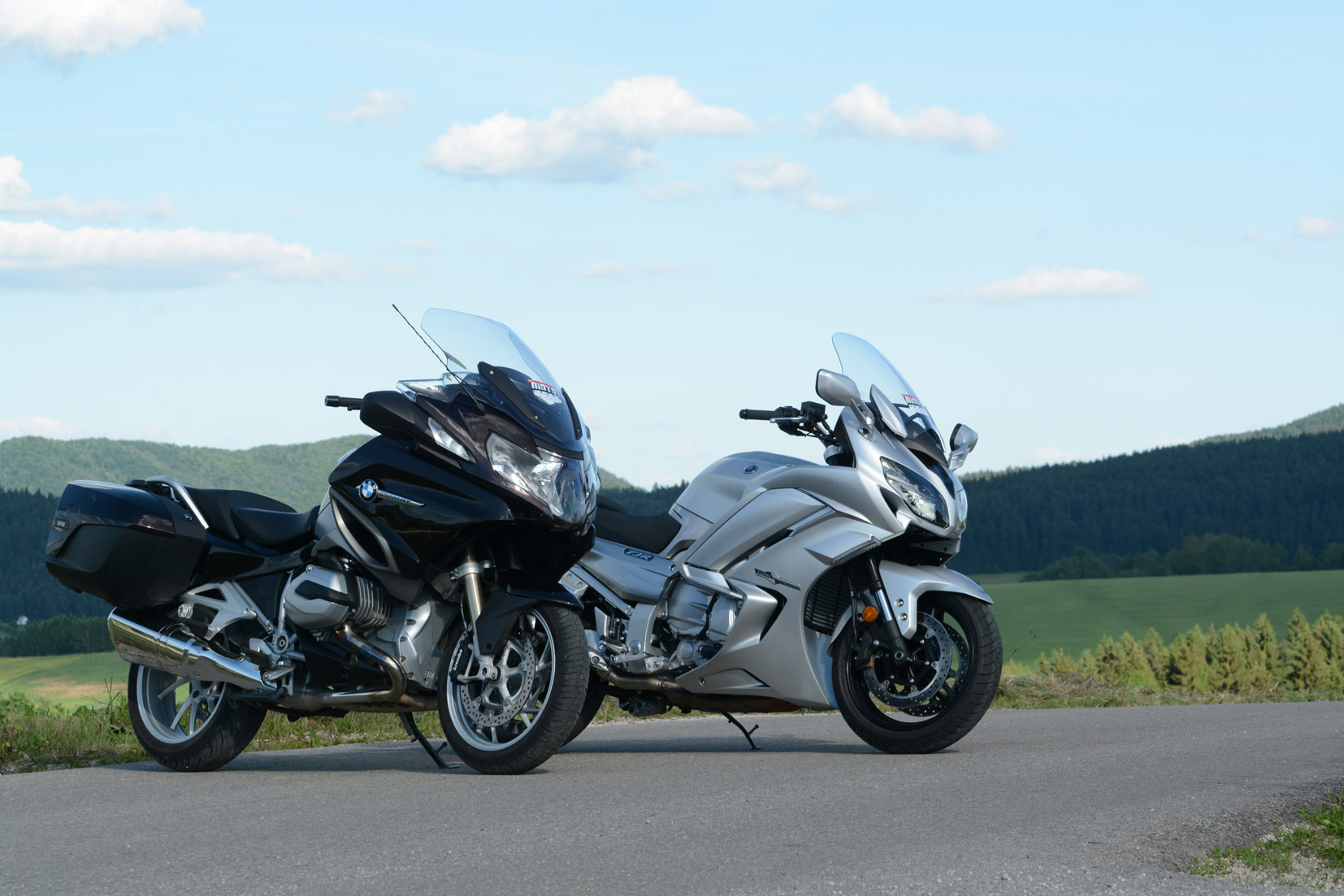 Cestovanie PRVOU TRIEDOU - Porovnávací test: BMW R 1200 RT vs. Yamaha FJR1300AE