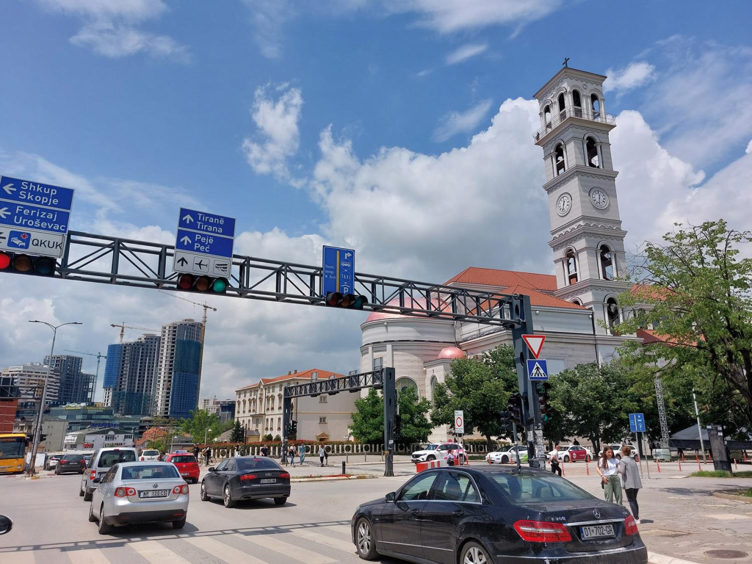 krizovatka-pristina-kosovo.jpg